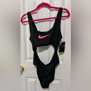 Nike Women’s Swimsuit NWT